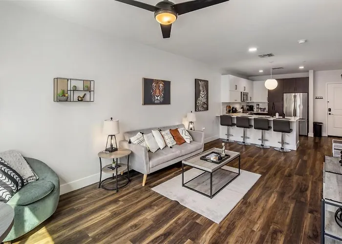 Escape To The Lion's Den 1br King Bed Tempe