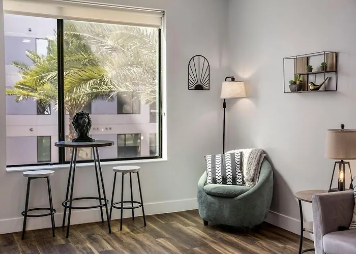Escape To The Lion's Den 1br King Bed Apartment *