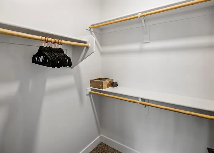 Escape To The Lion's Den 1br King Bed Apartment