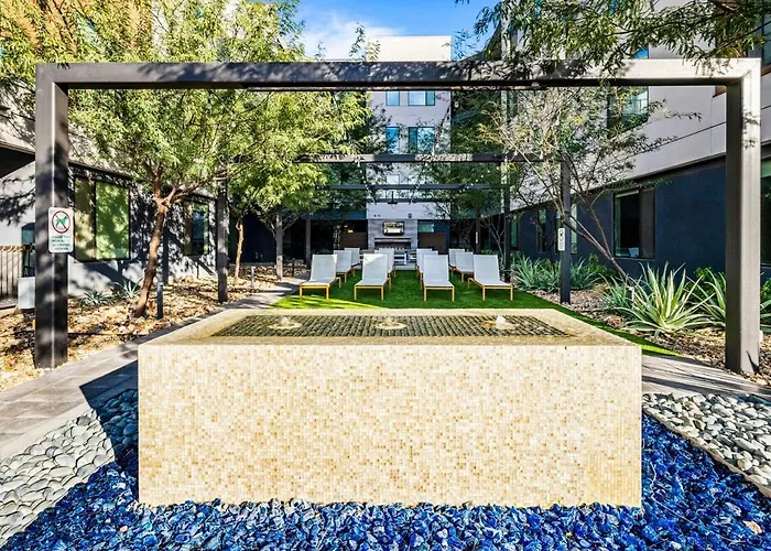 Escape To The Lion's Den 1br King Bed * Tempe